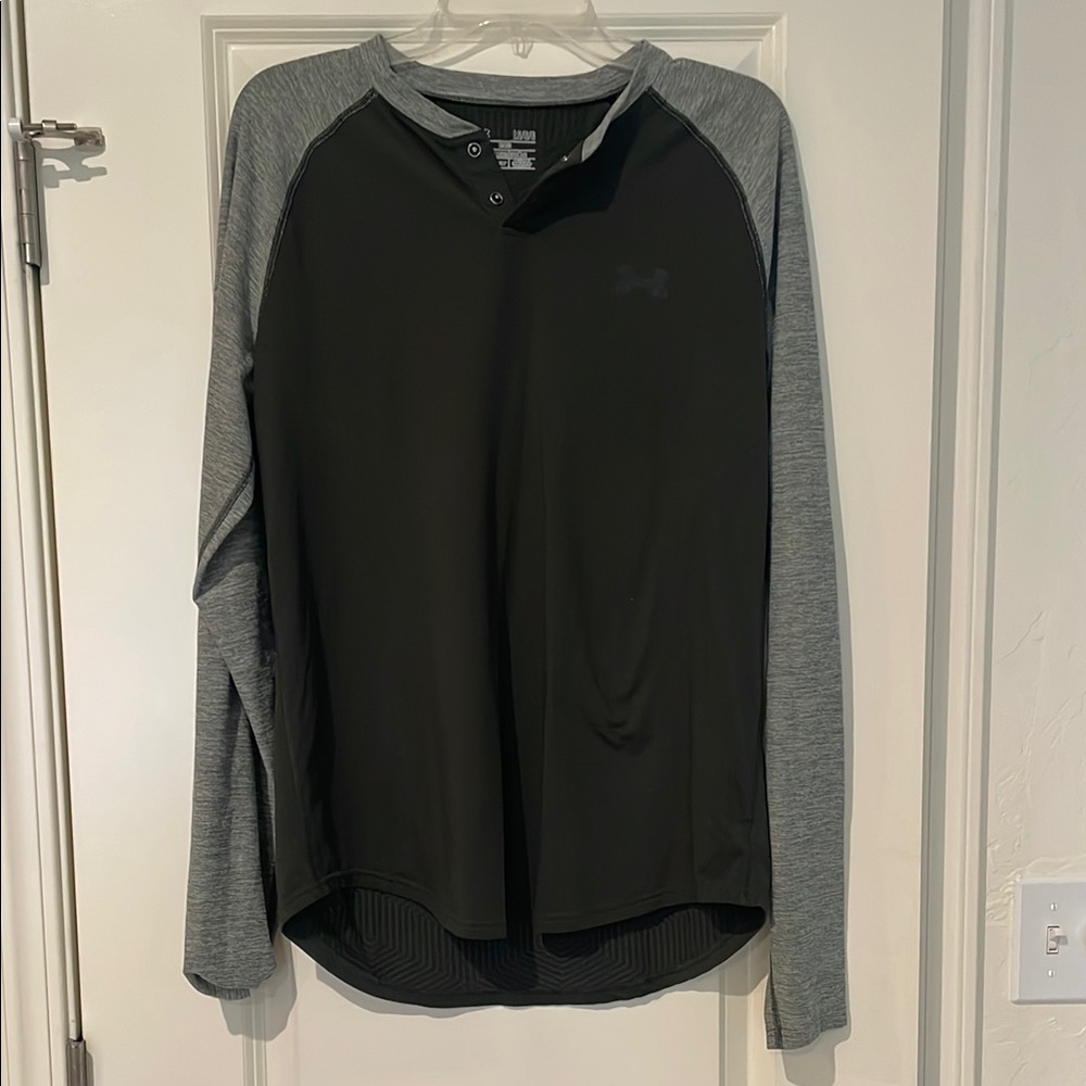Men's underarmour green and Gray Long Sleeve Shirt